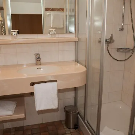 호텔 Hirschenstube & Gaestehaus Gehri 3*