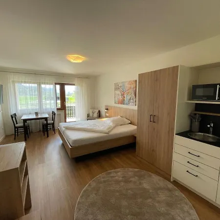 Hirschenstube & Gaestehaus Gehri