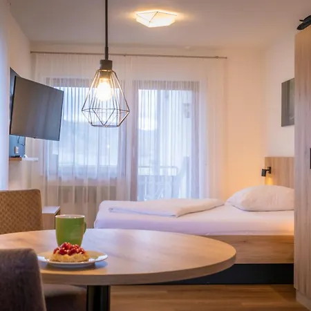 Hirschenstube & Gaestehaus Gehri 酒店 3*