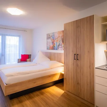 Hirschenstube & Gaestehaus Gehri 3*