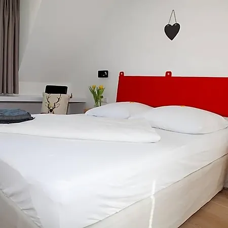 호텔 Hirschenstube & Gaestehaus Gehri 3*