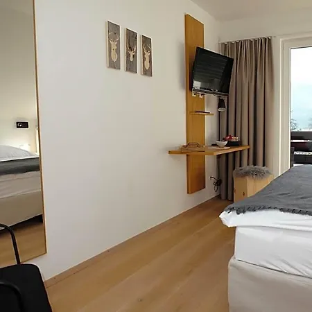 Hirschenstube & Gaestehaus Gehri 발드키르히